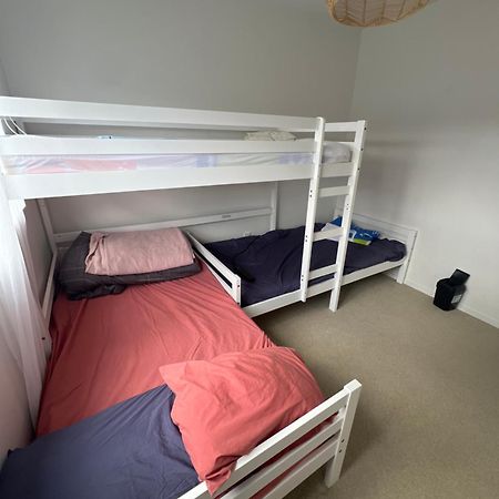 Orewa Homestay Rooms โอ๊คแลนด์ ภายนอก รูปภาพ
