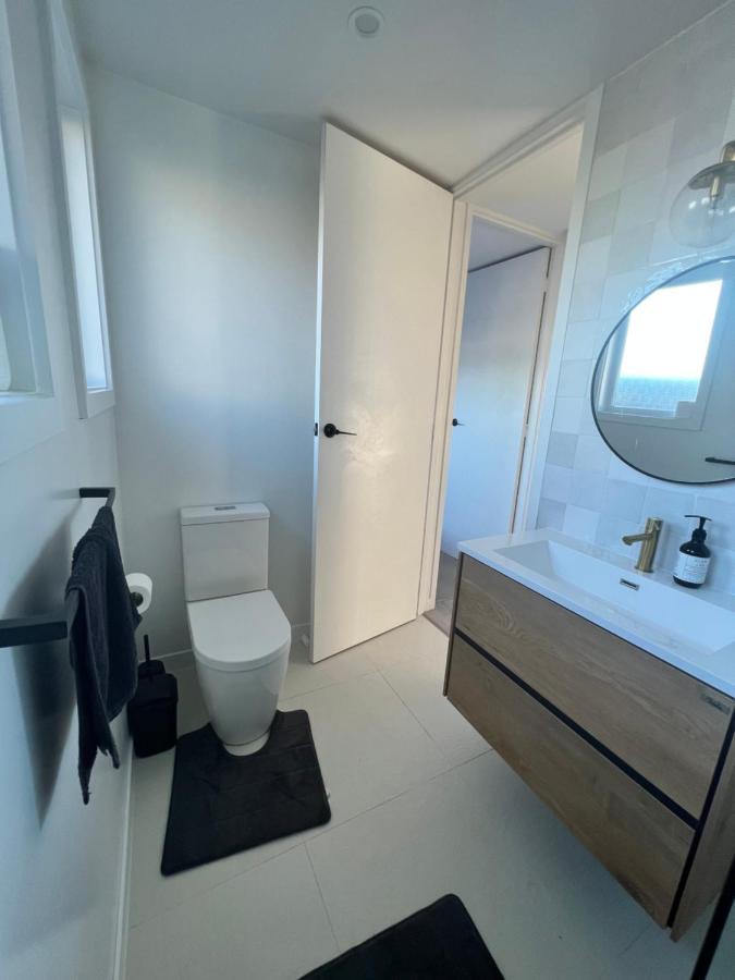 Orewa Homestay Rooms โอ๊คแลนด์ ภายนอก รูปภาพ