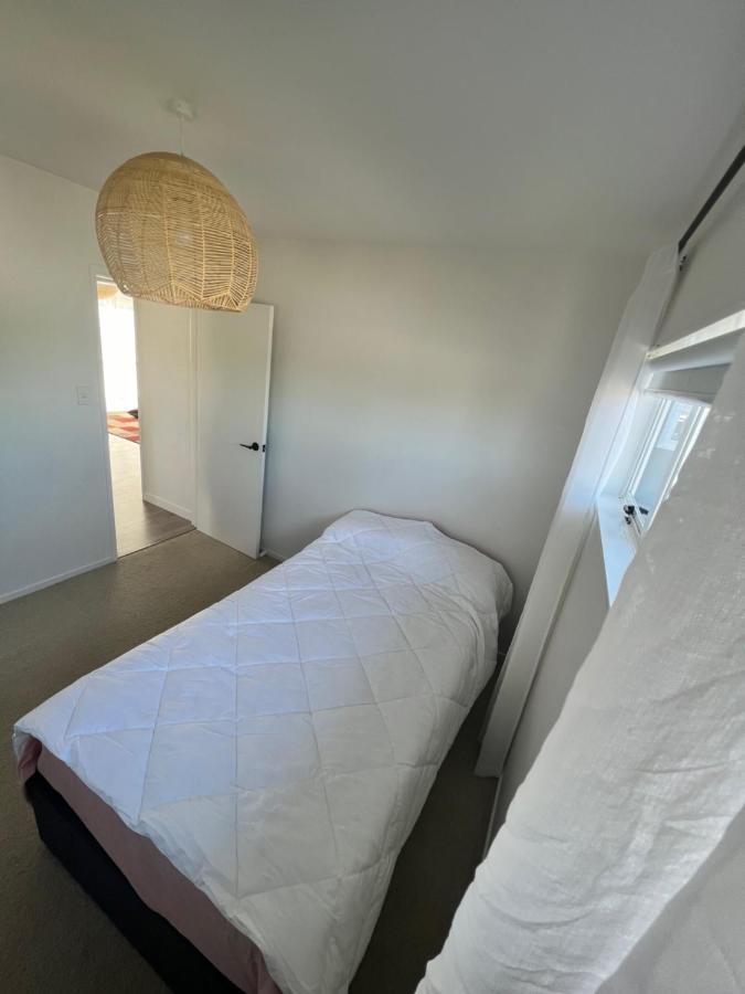 Orewa Homestay Rooms โอ๊คแลนด์ ภายนอก รูปภาพ