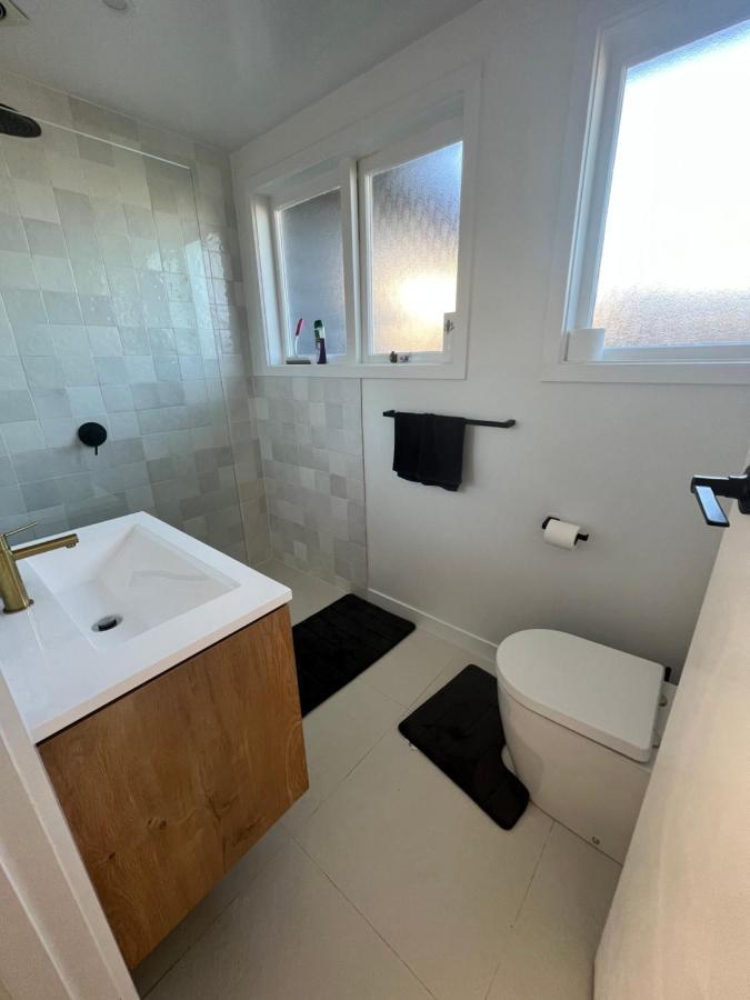 Orewa Homestay Rooms โอ๊คแลนด์ ภายนอก รูปภาพ