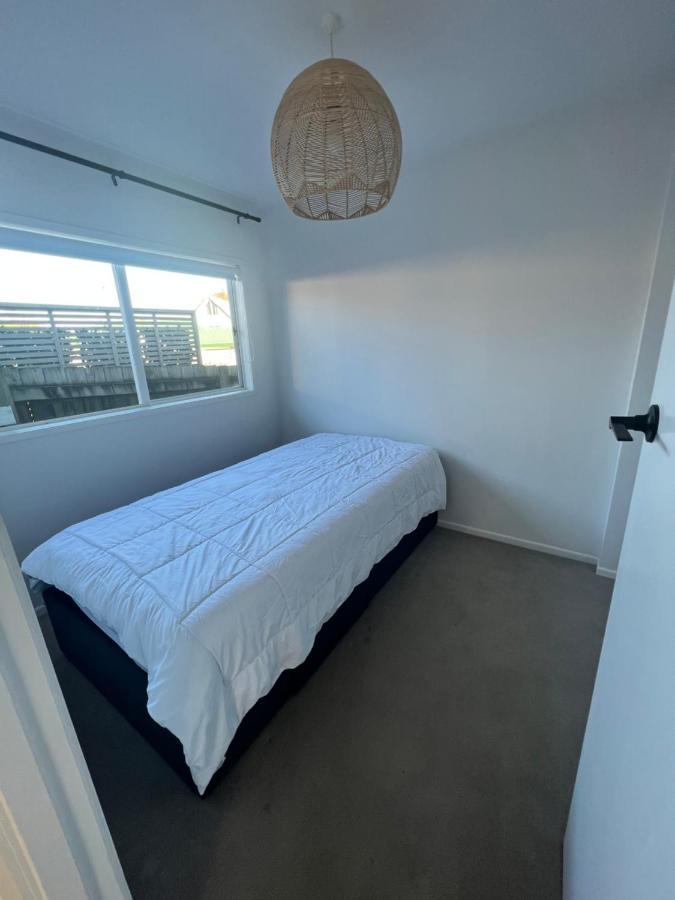 Orewa Homestay Rooms โอ๊คแลนด์ ภายนอก รูปภาพ